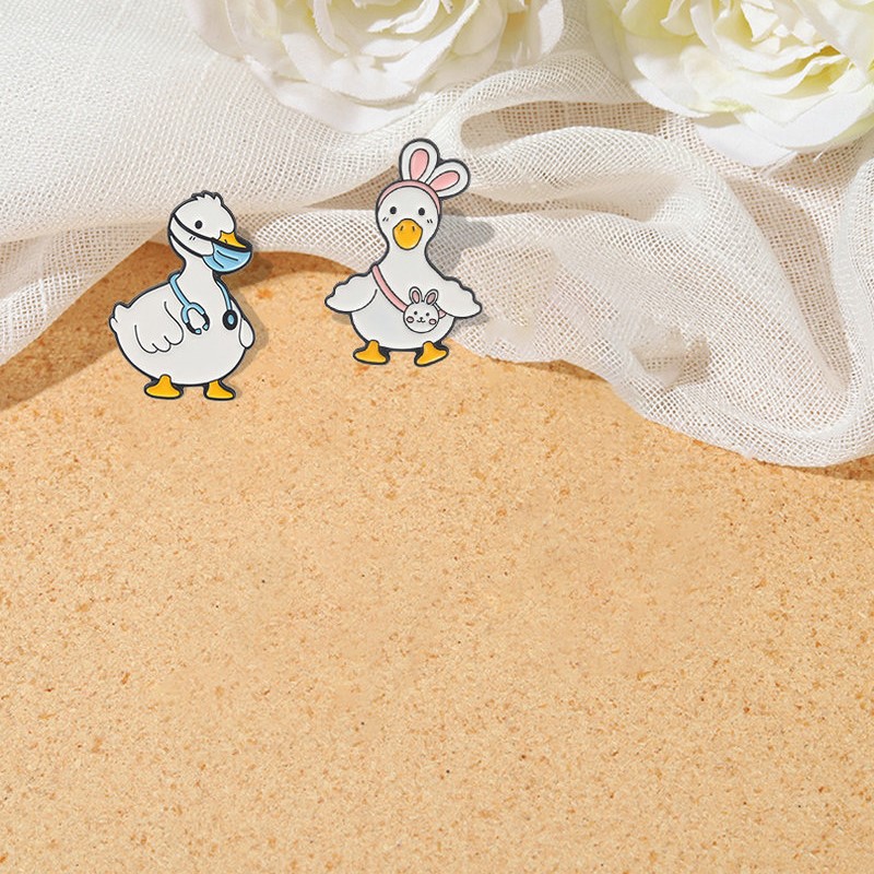 핀 사용자 정의 거위 오리 쇼핑 수영 사이클링 브로치  - Shop Jewelry & Watches Near Me 리뷰 및 가격